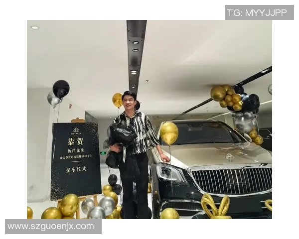 足球明星C与豪车的完美结合揭示奢华生活背后的奋斗与荣耀